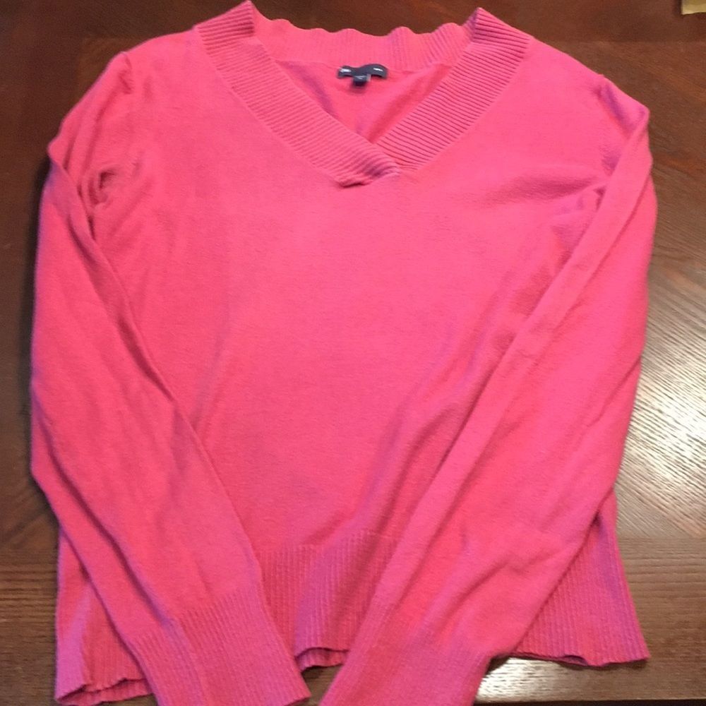 Women’s Medium Gap V-Neck Sweater - Picture 3 of 5